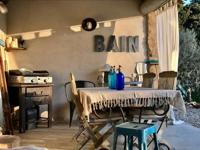 Dans Mas Provencal Apartment