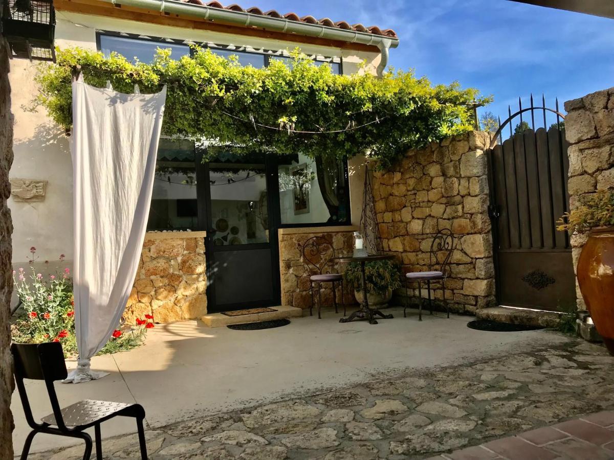 Dans Mas Provencal Apartment