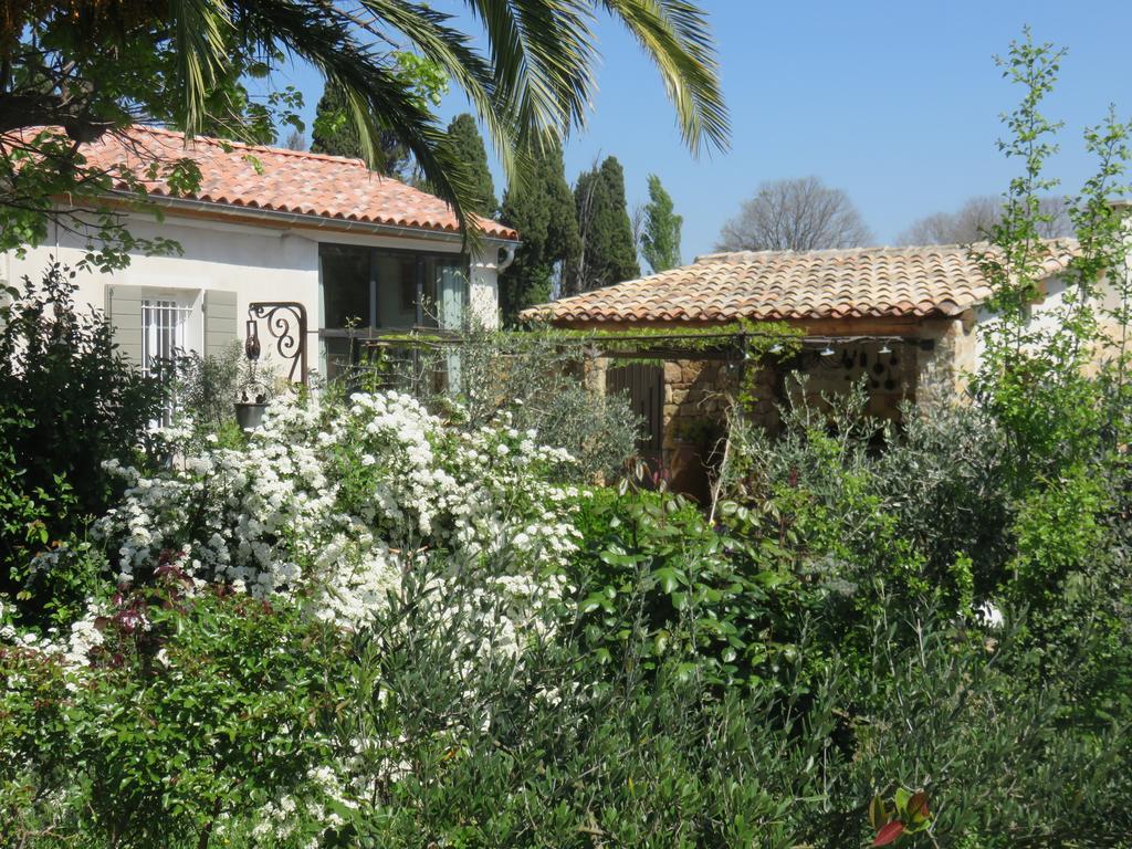 Dans Mas Provencal * Grans