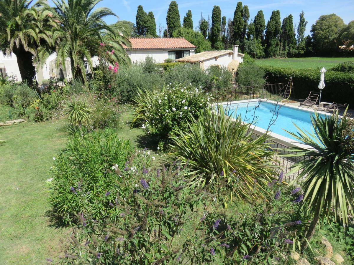Dans Mas Provencal Apartment Grans