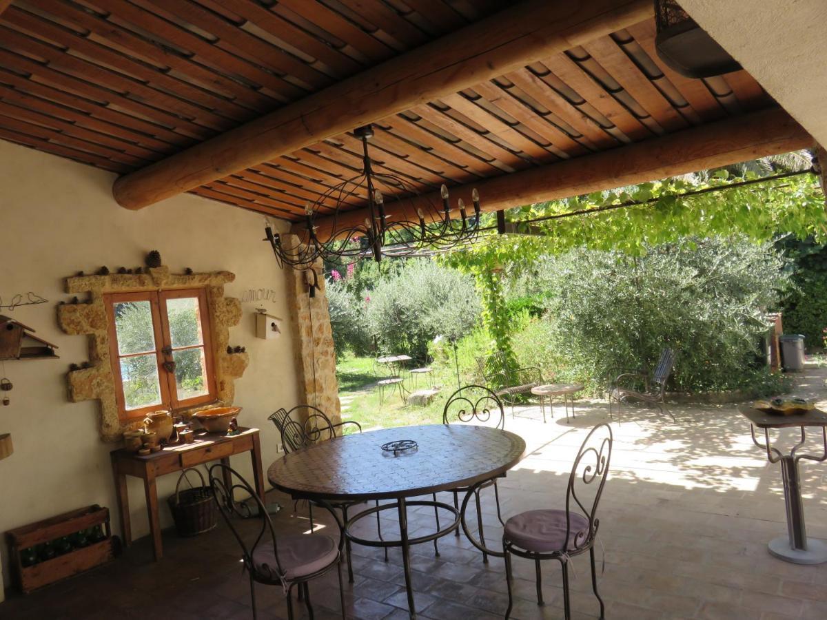 Dans Mas Provencal Apartment Grans